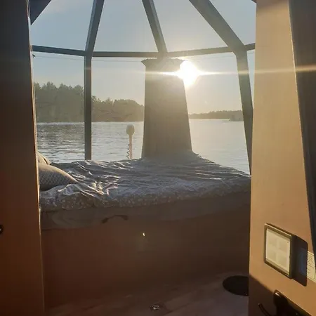Koivuranta Igloos Hotel na wodzie