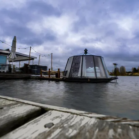 Koivuranta Igloos Bådhotel *